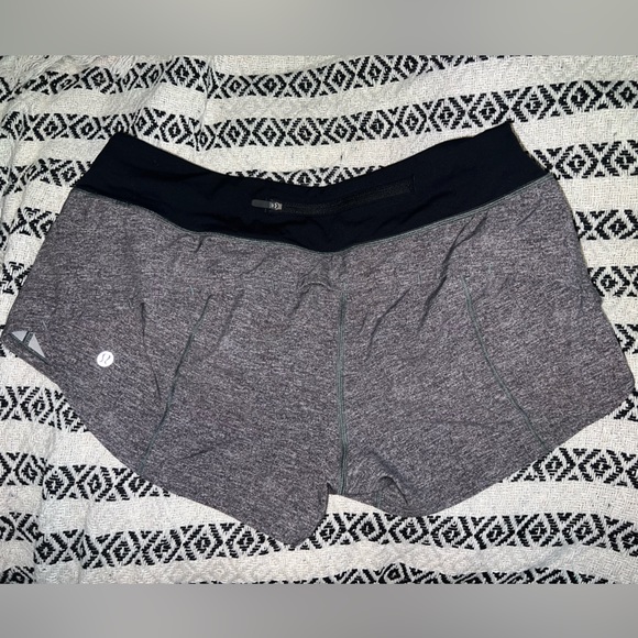 lululemon athletica Pants - 🍋 Lululemon size 8 shorts 🍋